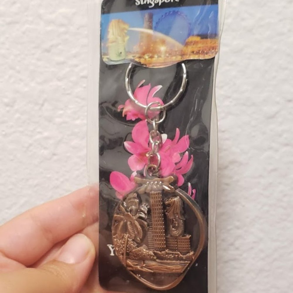 NEW Singapore Key chain Souvenir Key chain… - Picture 1 of 3